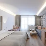 Отель Schwarzer Adler - Adults Only